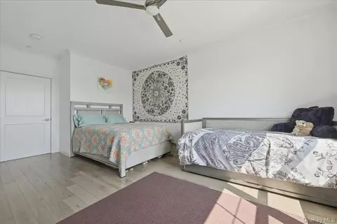 Bedroom - 33204 Spruce Pond Cir, Plainview, NY 11803 photo 4 of 4
