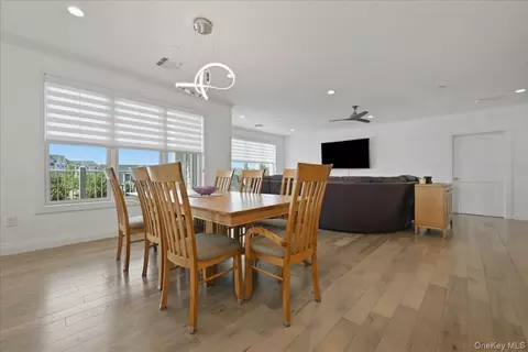 Dining - 33204 Spruce Pond Cir, Plainview, NY 11803 photo 3 of 3