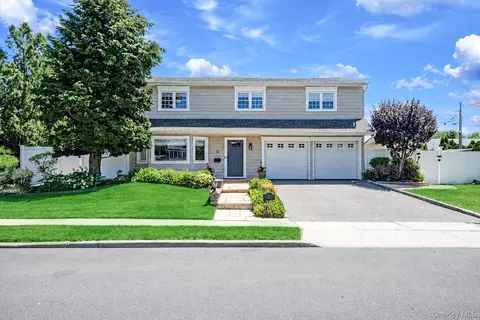 51 Skylark Rd, Massapequa Park, NY 11762