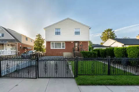 12847 233rd St, New York, NY 11422