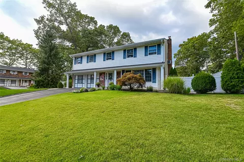 23 Hurtin Blvd, Smithtown, NY 11787
