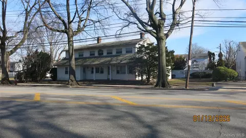 870 Carman Ave, Hempstead, NY 11590