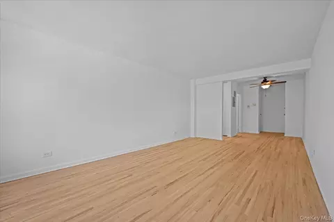 601 Kappock St #5F, New York, NY 10463 photo 4