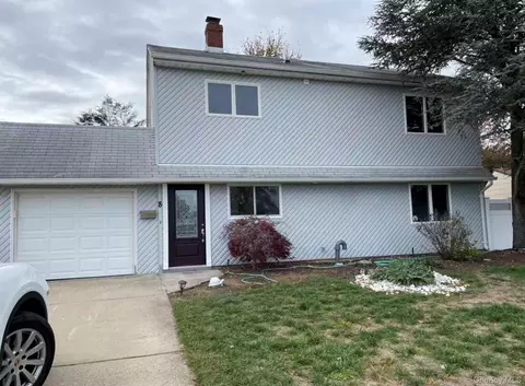 8 Harmony Ln, North Hempstead, NY 11590