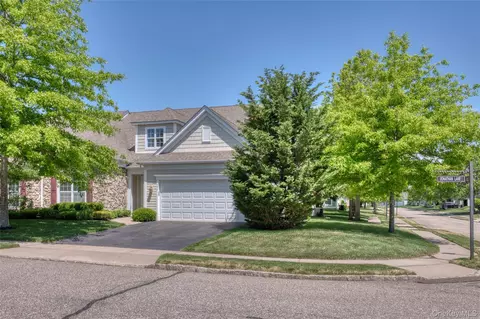 171 Jonathan Ln, Westhampton, NY 11977