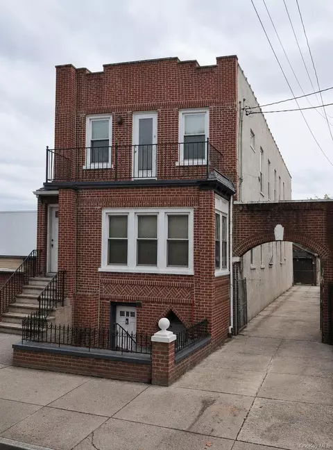 563 Bradford St, Brooklyn, NY 11207