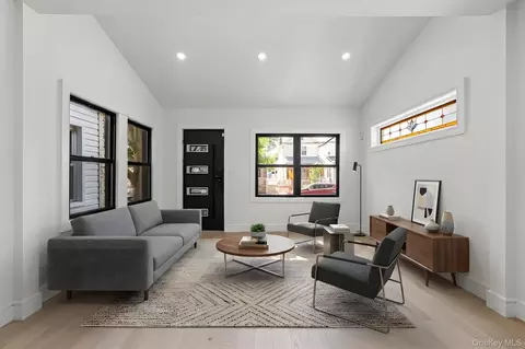12917 135th Pl, New York, NY 11420