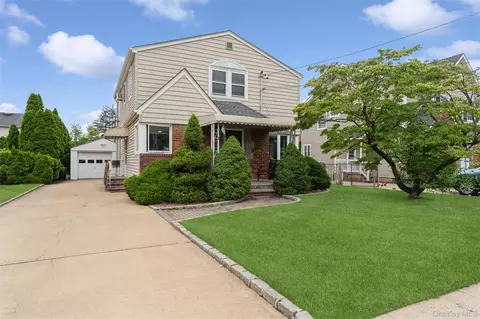 163 Bregman Ave, North Hempstead, NY 11040