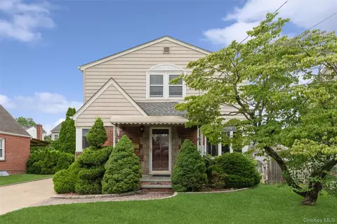 163 Bregman Ave, North Hempstead, NY 11040