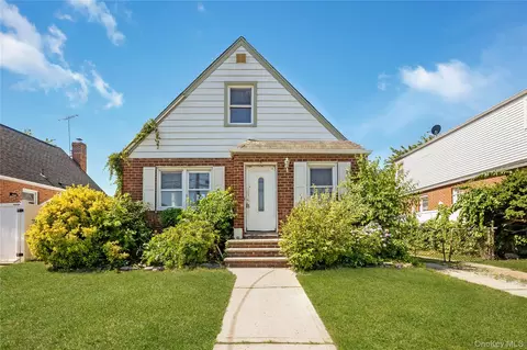 30 Viola St, Valley Stream, NY 11580