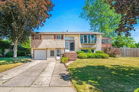 105 Strauss Ave, Selden, NY 11784