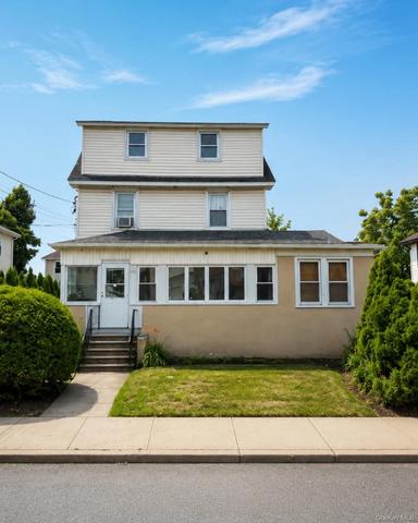 29 Loretta St, Inwood, NY 11096