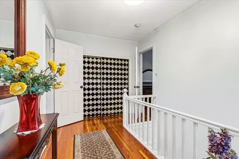 Entry Way - 181 Beech St, Valley Stream, NY 11580 photo 1 of 1