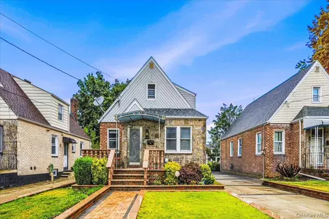 Exterior - 181 Beech St, Valley Stream, NY 11580 photo 2 of 3