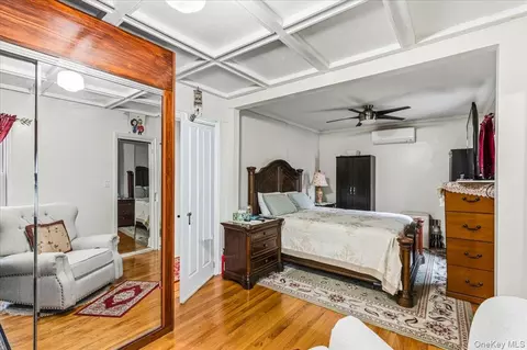 Bedroom - 181 Beech St, Valley Stream, NY 11580 photo 2 of 4