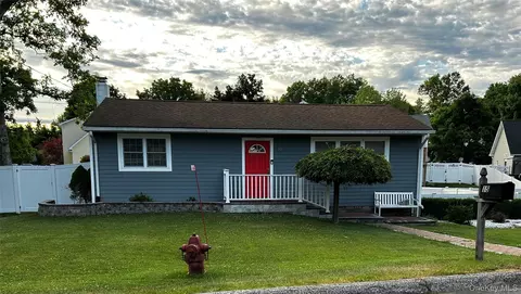 15 Harvard Dr, Walden, NY 12586