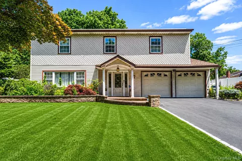 95 Walnut St, Lake Grove, NY 11755