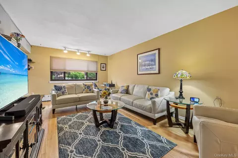 3 W Lawrence Park Dr #3, Orangetown, NY 10968