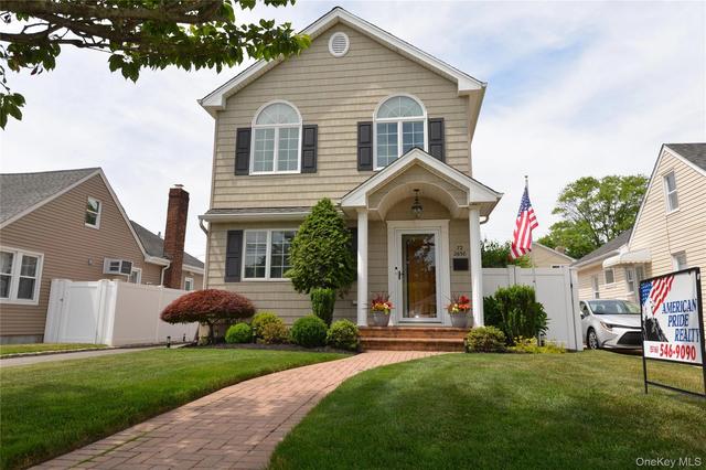 2698 Rosebud Ave, Merrick, NY 11566