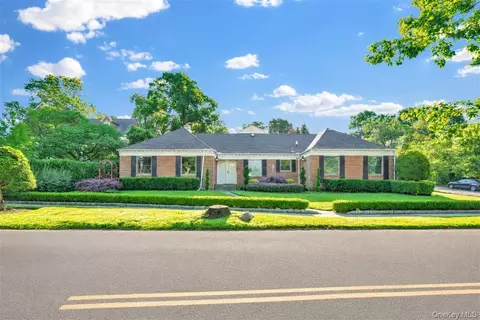 105 Park Ln, New York, NY 11363