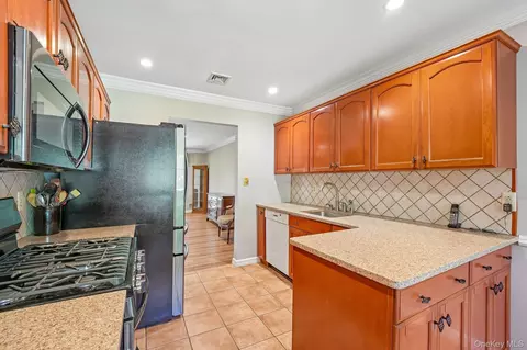 Kitchen - 174 Eagleton Dr, Monroe, NY 10950 photo 1 of 4
