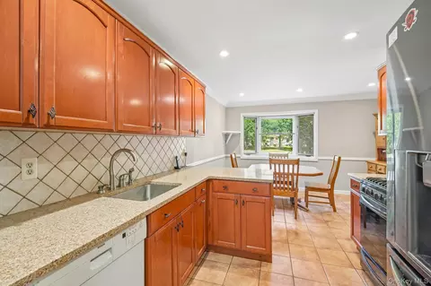 Kitchen - 174 Eagleton Dr, Monroe, NY 10950 photo 3 of 4