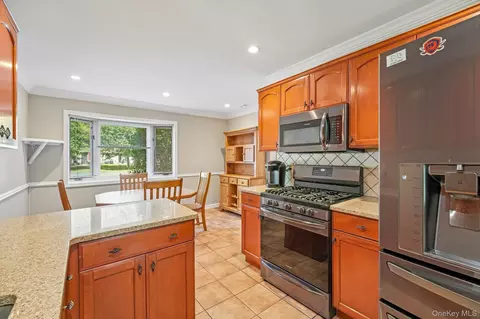 Kitchen - 174 Eagleton Dr, Monroe, NY 10950 photo 4 of 4