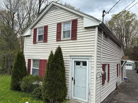 42 State Route 9h, Hudson, NY 12534