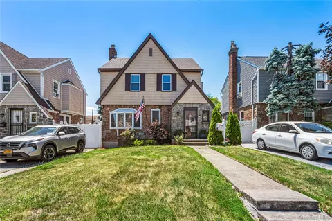 16648 24th Rd, New York, NY 11357