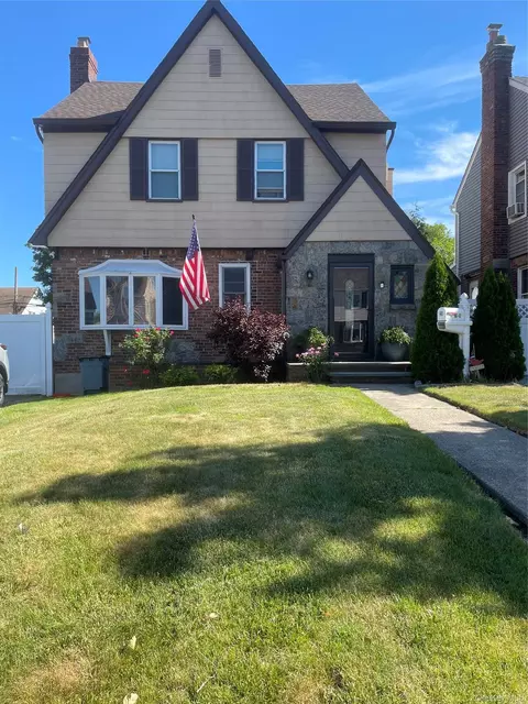 16648 24th Rd, New York, NY 11357