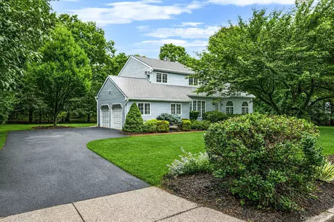 3 Liberty Ln, Miller Place, NY 11764