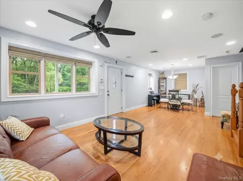 2 Hempstead Ln, Ramapo, NY 10977 photo 5