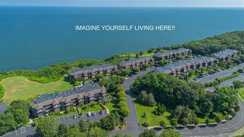 215 Fox Hill Dr, Calverton, NY 11933