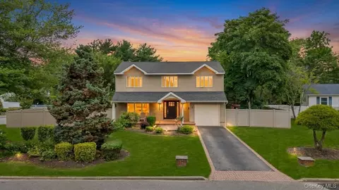 11 Ann Ct, North Babylon, NY 11703