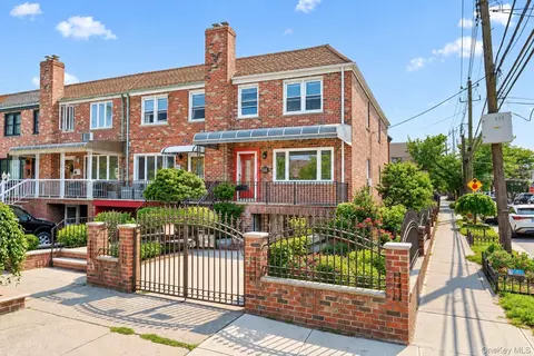 5902 70th St, New York, NY 11378