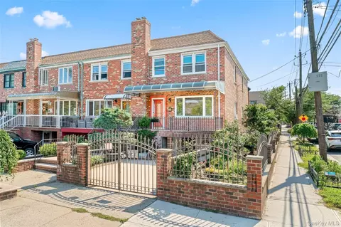 5902 70th St, New York, NY 11378