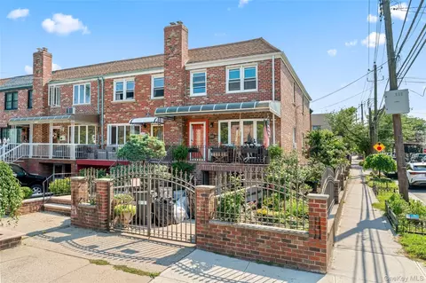 5902 70th St, New York, NY 11378