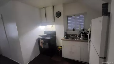 Entry Way - 67 Academy St, Poughkeepsie, NY 12601 photo 9 of 10