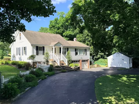 1625 Overhill St, Yorktown, NY 10598