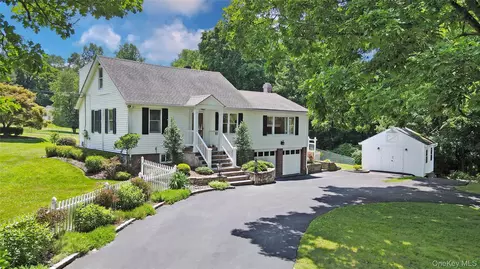 1625 Overhill St, Yorktown, NY 10598