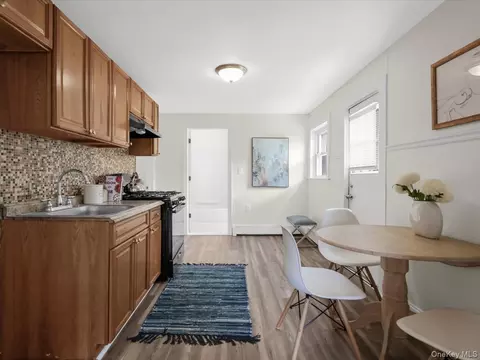 Entry Way - 73 River Ave # C, Patchogue, NY 11772 photo 3 of 3