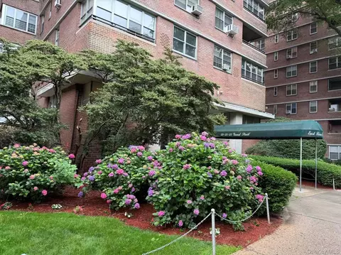 575 Grand St #E1505, New York, NY 10002