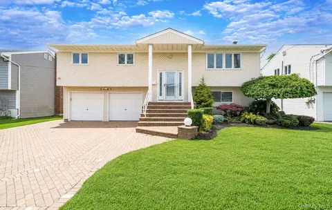 3824 Illona Ln, Oceanside, NY 11572