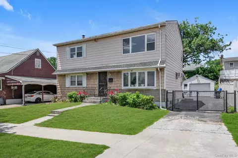 2356 129th St, College Point, NY 11356