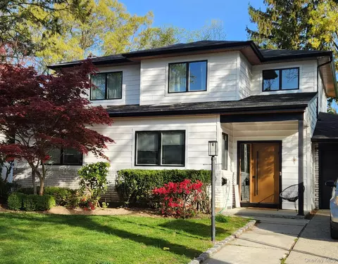 25 Lewis Ln, North Hempstead, NY 11050