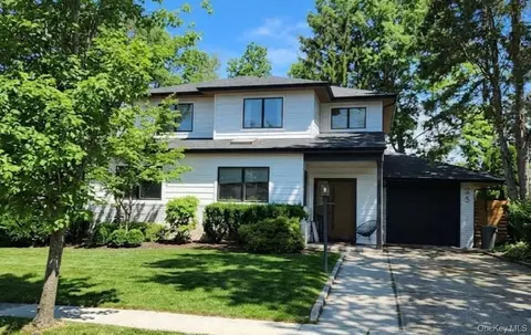 25 Lewis Ln, North Hempstead, NY 11050