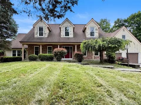 18 Fox Run, East Fishkill, NY 12533
