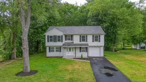 30 Kayleigh Dr, New Paltz, NY 12561