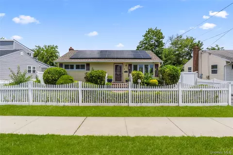 3414 Great Neck Rd, Amityville, NY 11701