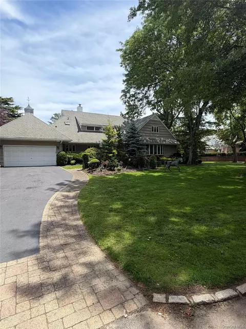 122 Woodmere Blvd S, Woodmere, NY 11598